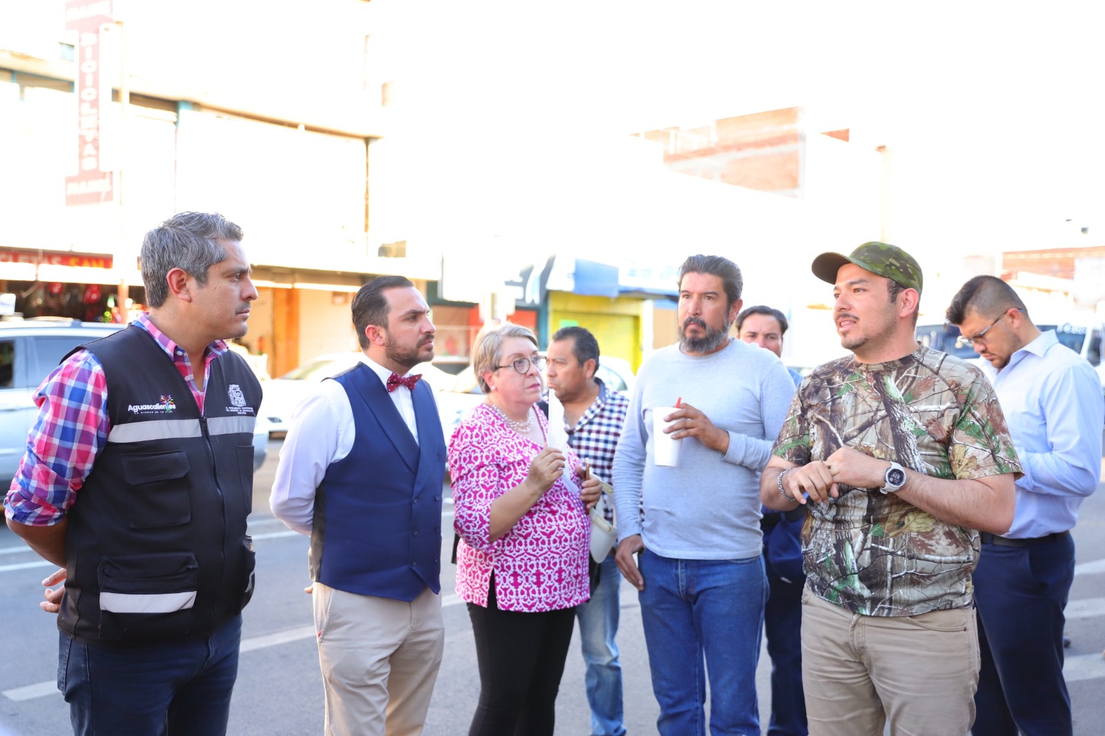Funcionarios estatales y municipales se reúnen con comerciantes de la 5 de Mayo