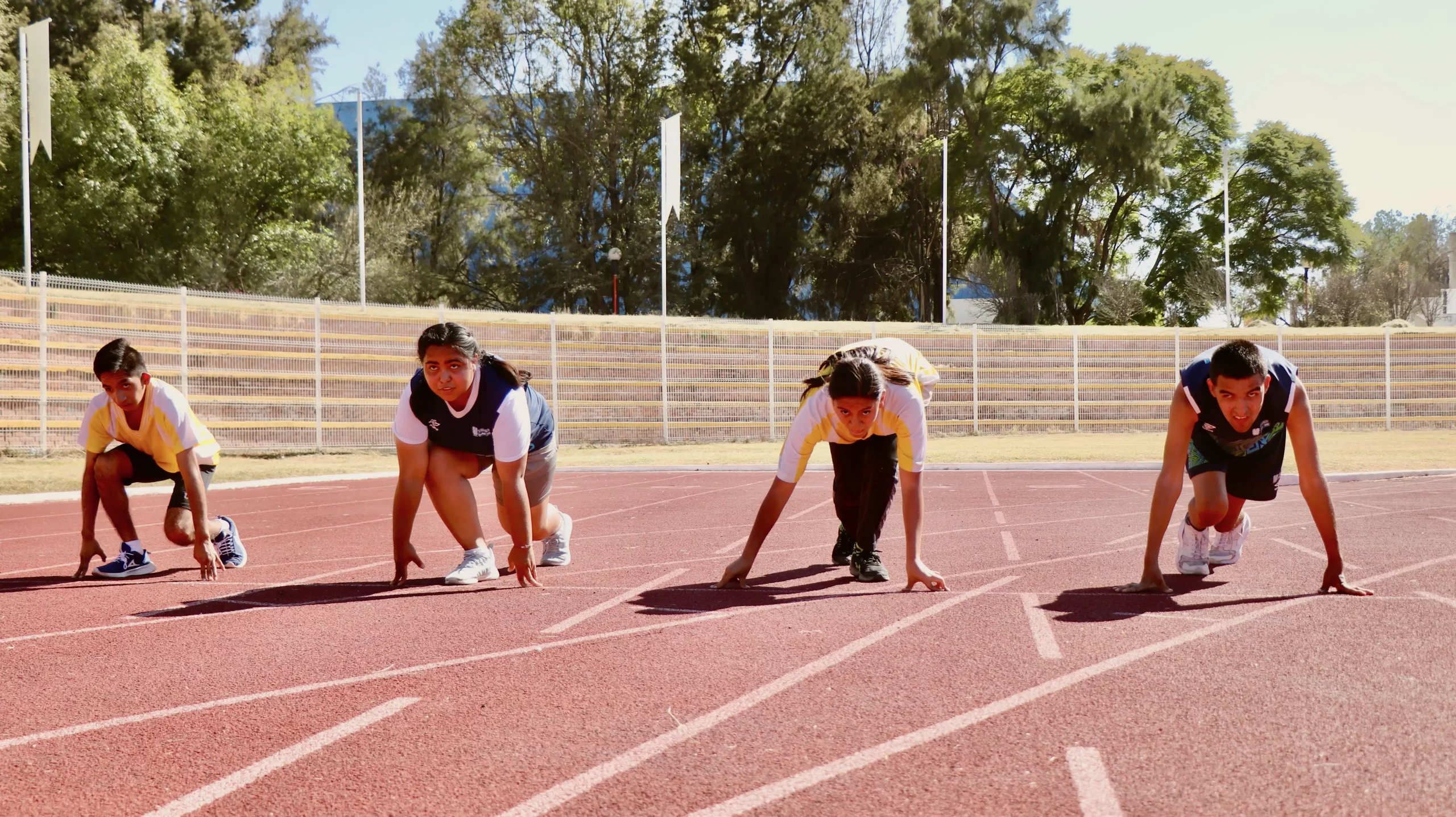 Hidrocálidos de oro participando en los juegos deportivos