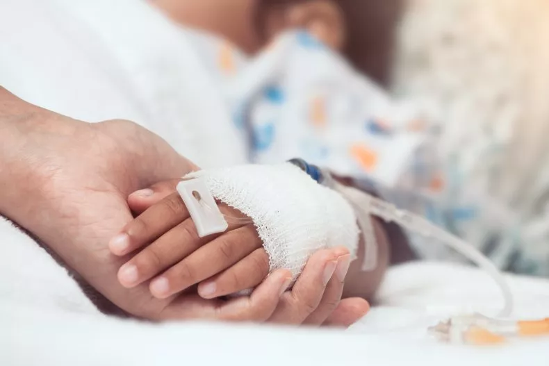 Cirugía de corazón en una niña guiada a 1,500 millas de distancia a través de un video