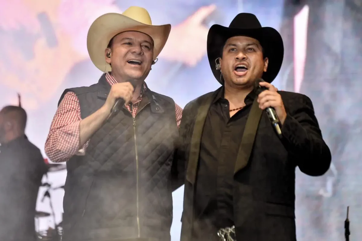 Gobernador de Durango y Julión Álvarez armaron &#8220;palomazo&#8221; en el arranque de la FENADU