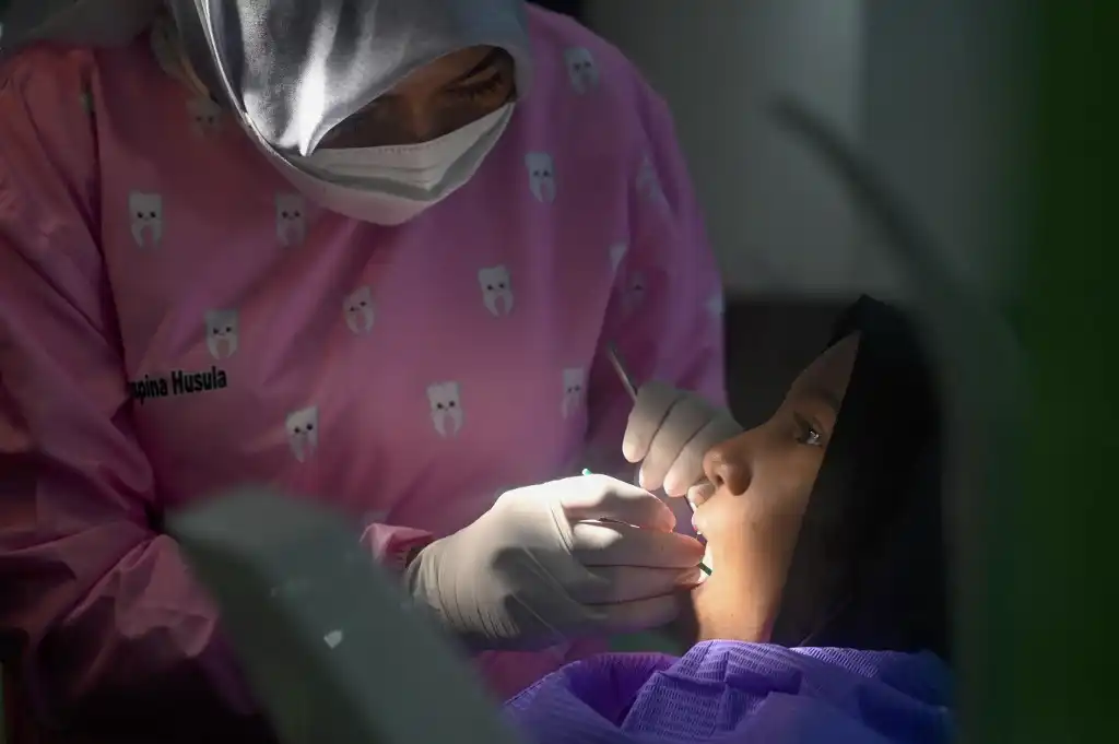 La mala salud dental se relaciona con la disminución del volumen cerebral