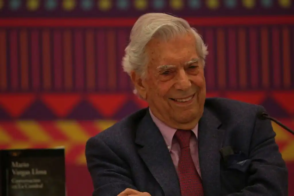 Mario Vargas Llosa es hospitalizado por segunda vez por covid-19
