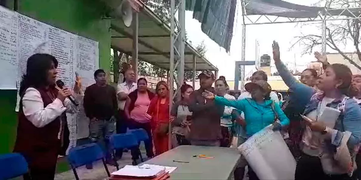 En Puebla, padres de familia revelan pagos de cuotas, bullying y hasta amen4zas en la primaria México