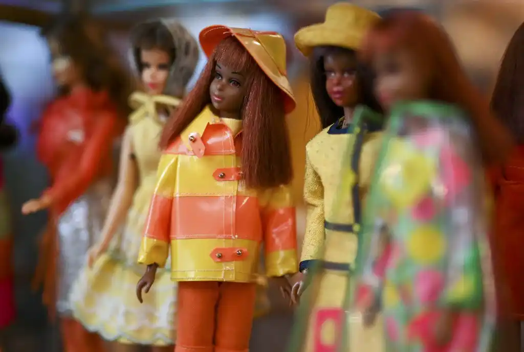 Película &#8216;Barbie&#8217; impulsa exposición de 18,000 muñecas de colección