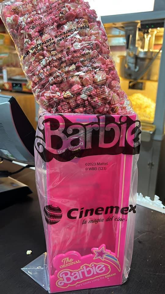 Tijuanenses se suman a la “fiebre rosa” de Barbie