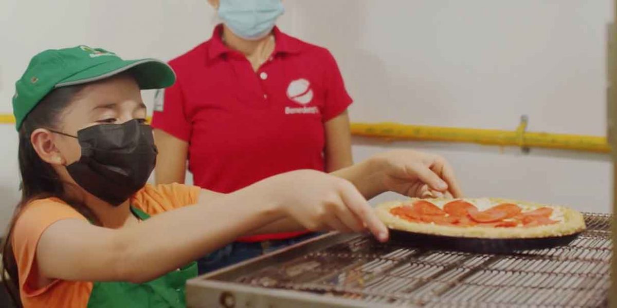 ¡Crea tu propia pizza en Benedetti 's Pizza, el plan perfecto para el verano!