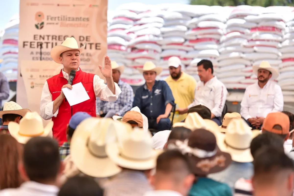 Entrega de fertilizante a productores