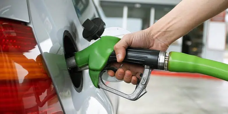 Combustible aumenta precio, 5 por ciento más que la inflación