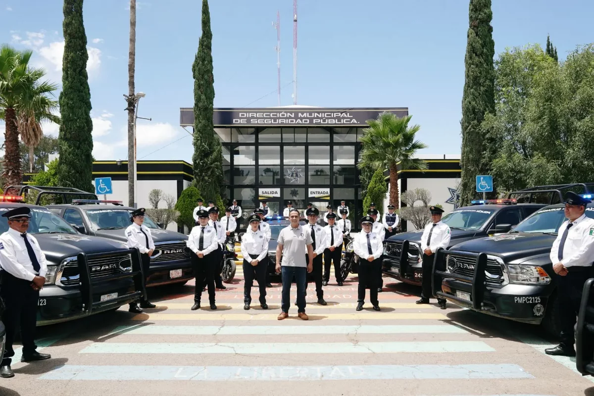 Policías mejor preparados por un Durango en paz y tranquilo: alcalde 