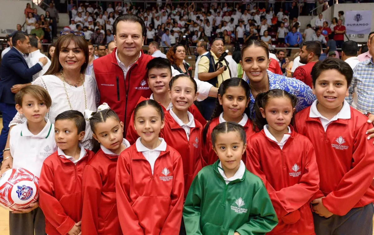 Uniformes escolares gratuitos representan ahorro para las familias 