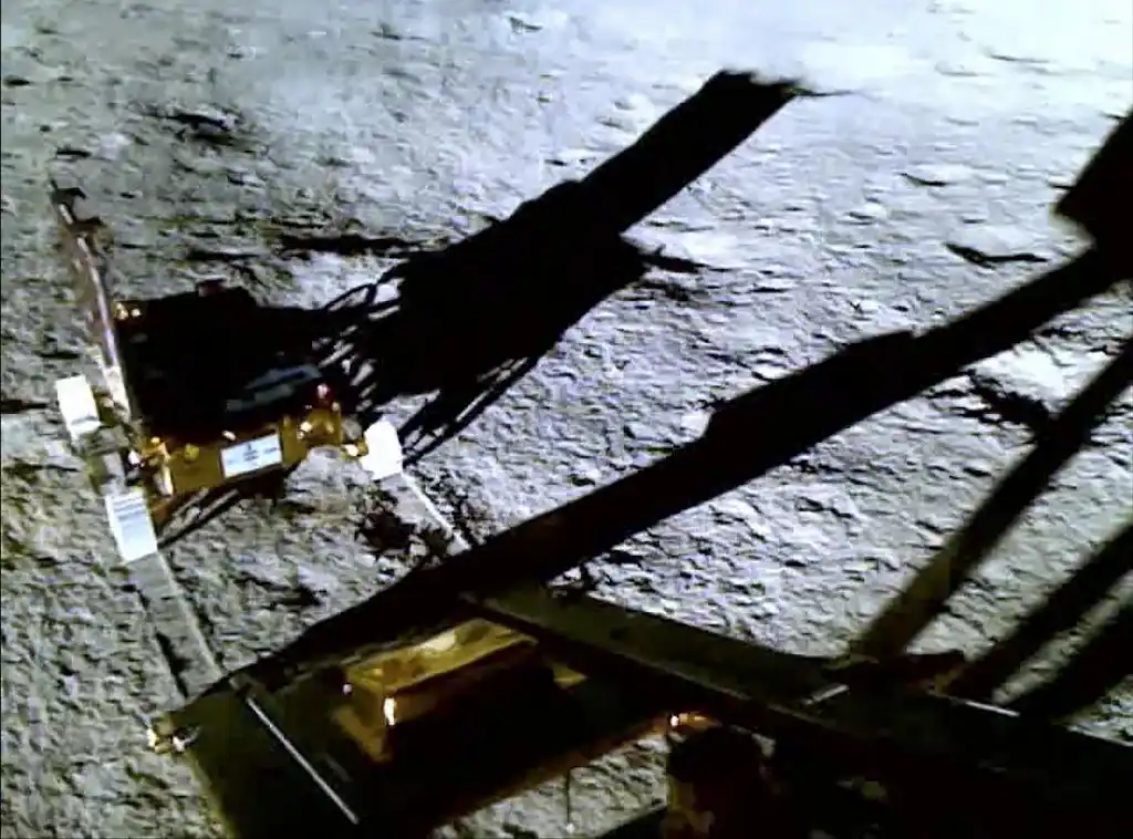 Robot indio identifica azufre, calcio y aluminio en el polo sur de la Luna