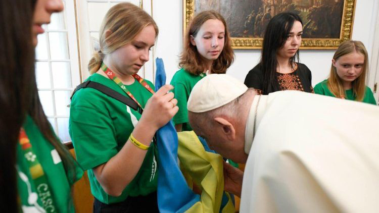 Al grito de TODOS, TODOS, TODOS, el Papa Francisco se reúne con los jóvenes en Portugal