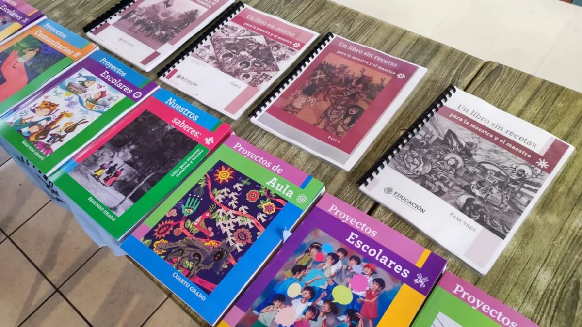 Entregarán libros de texto para maestros en Aguascalientes