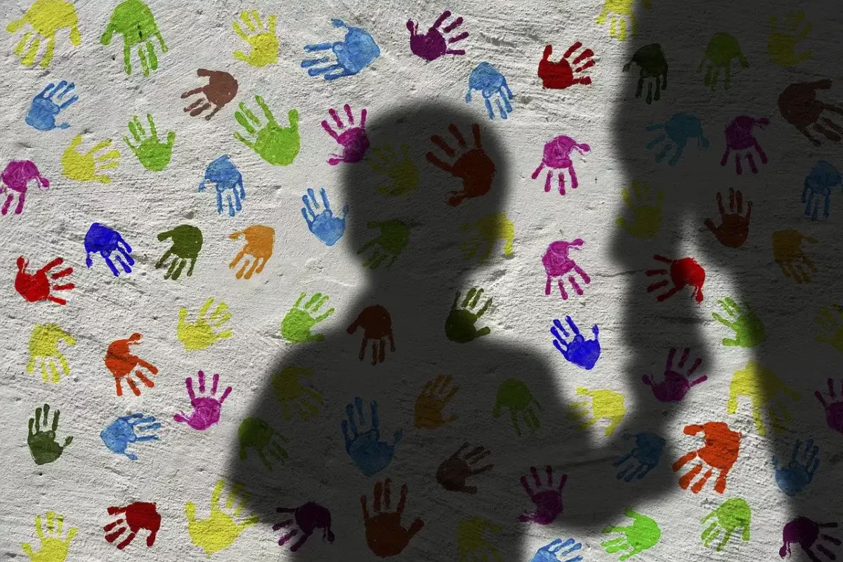 Australiano es acusado de cometer 1,623 crímenes sexuales contra niños