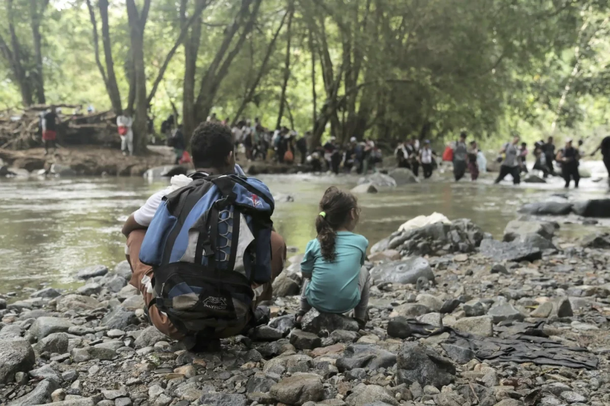 Más de 50,000 migrantes atraviesan la selva de Darién sin suficiente ayuda humanitaria
