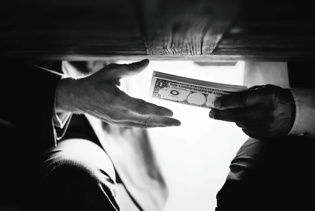 Corruptos y pobres