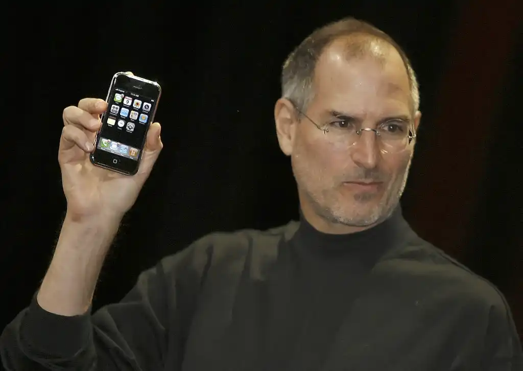 Un iPhone de la primera generación diseñada por Steve Jobs es puesto en subasta