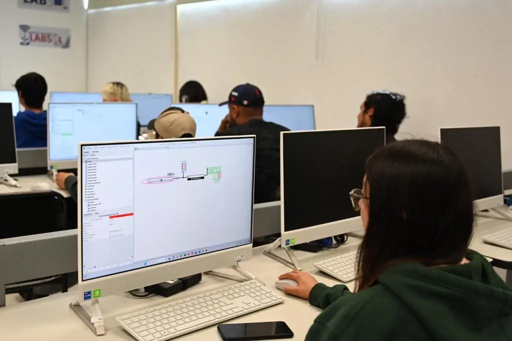 Anuncian programa de becas para universitarios de Aguascalientes