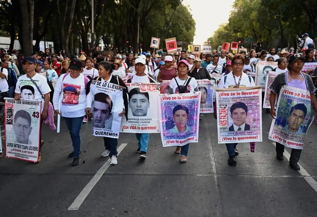 Ayotzinapa: restos óseos que podrían ser de los estudiantes serán analizados en Austria