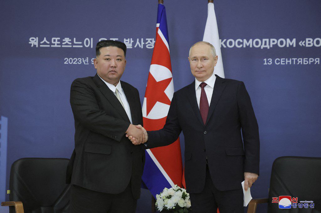 En reunión, Putin y Kim intercambian rifles: &#8216;Rusia alcanzará la victoria&#8217;