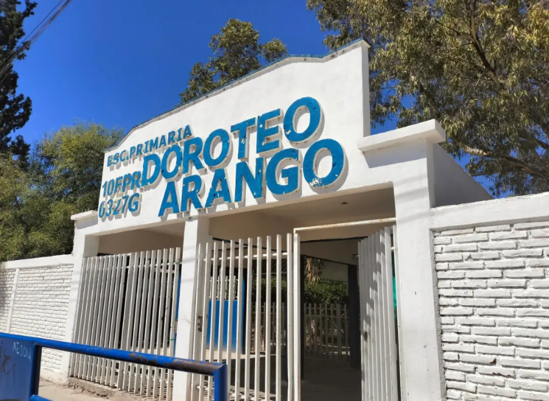 Fumigación en escuela primaria desencadena intoxicación de alumnos y docentes en Durango