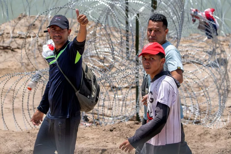 Los permisos de trabajo de Biden para inmigrantes venezolanos beneficiarán a los contribuyentes estadounidenses