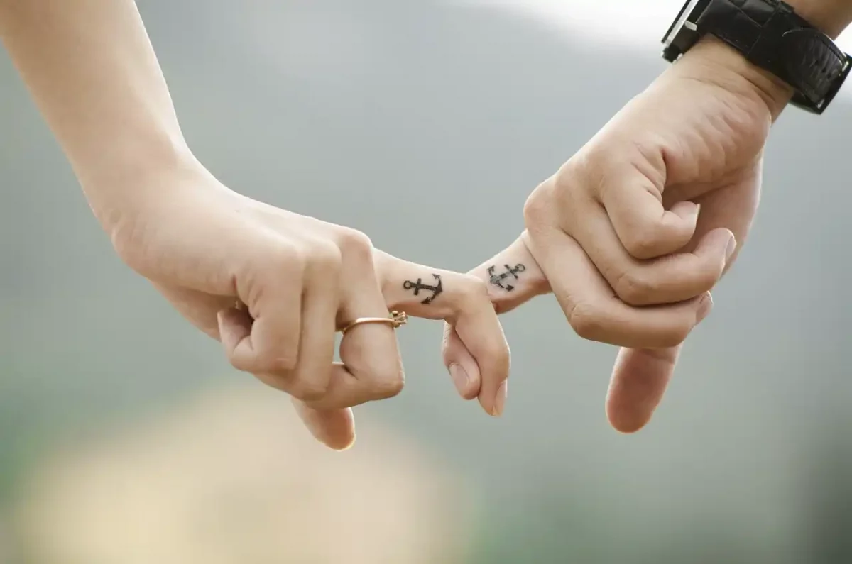 En las parejas sentimentales, los polos opuestos no se atraen, dice la ciencia