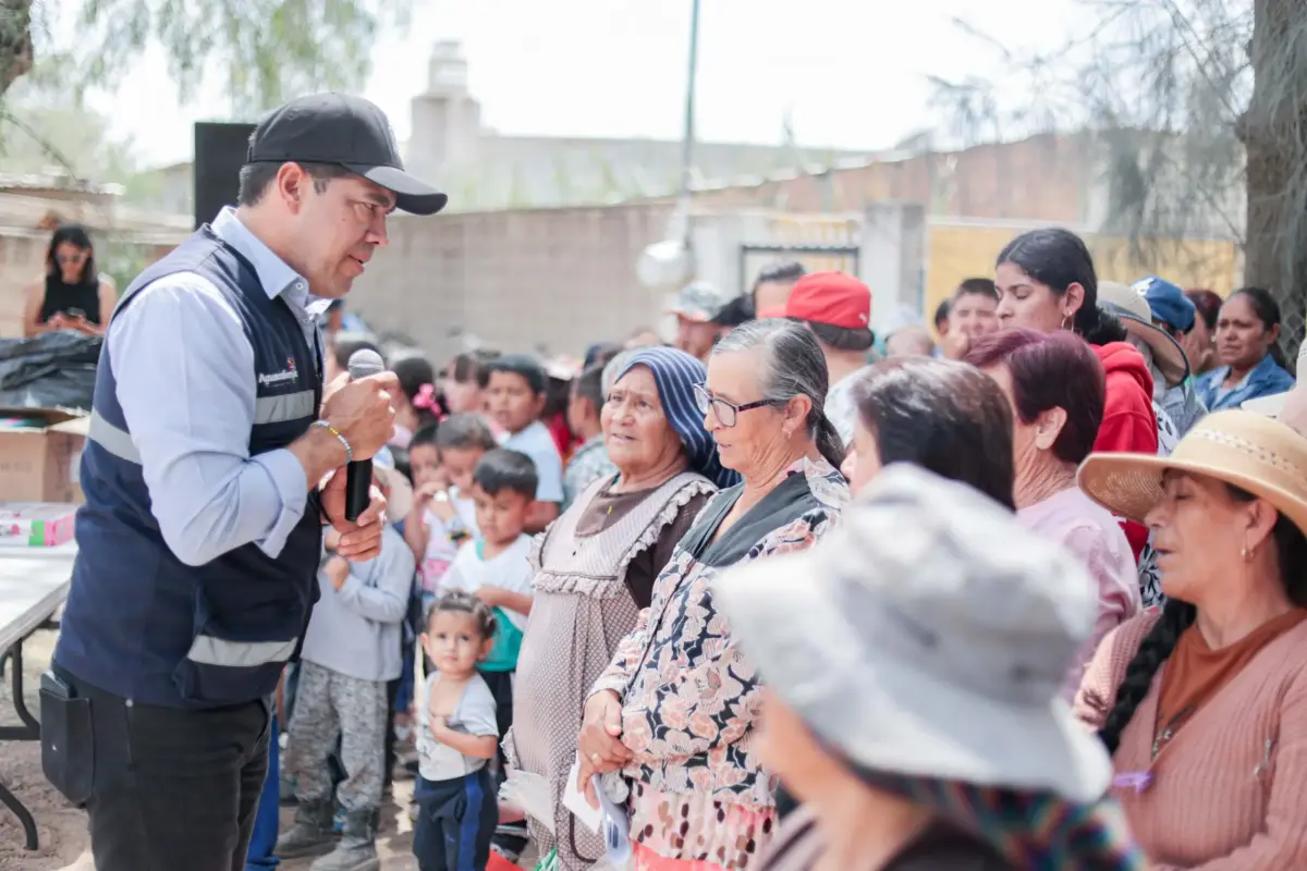 Leo Montañez mantiene cercanía con comunidades