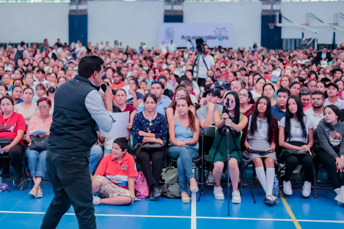 Dan inicio a programa de estímulos para padres de estudiantes en Aguascalientes