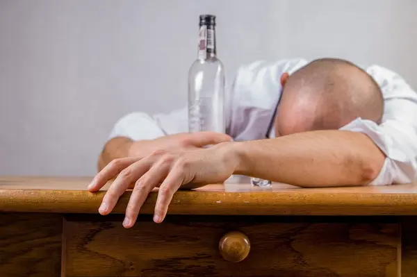 Proponen ley para regular el consumo de alcohol en Aguascalientes