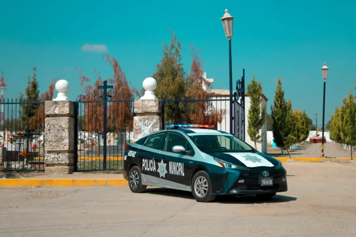 Con el objetivo de garantizar la integridad física de todas las personas que asistan a los panteones municipales este Día de Muertos, la Secretaría de Seguridad Pública y de Vialidad del Municipio de Jesús María implementará un operativo especial los días 01 y 02 de noviembre.