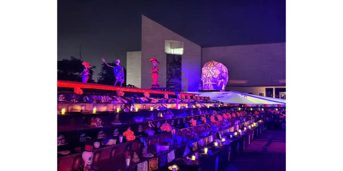 Altar Monumental Día de Muertos