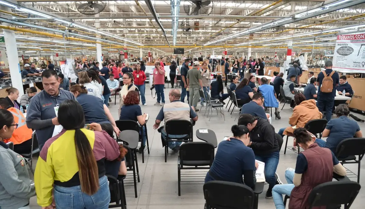Realiza Gobierno del Estado jornada de empleo para vincular a los trabajadores de Carhartt a una nueva empresa