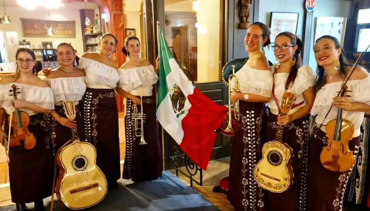 Mariachi femenino