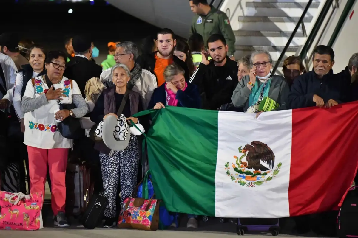 Personas repatriadas provenientes de Israel llegan a México; son 287