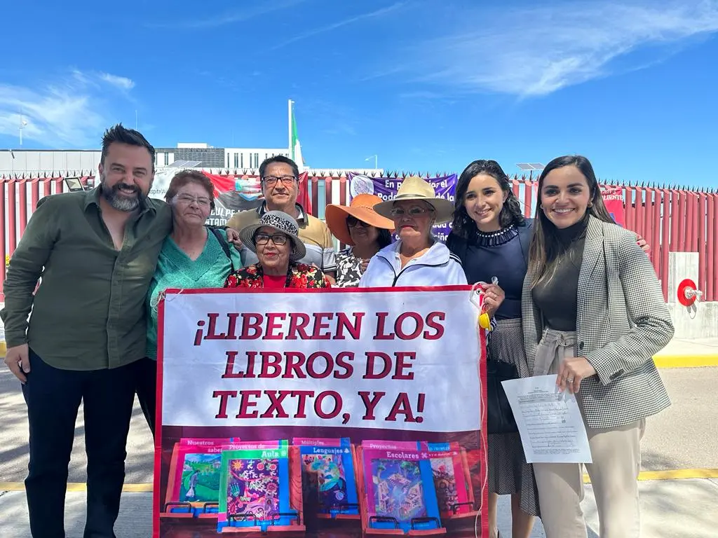 Morenistas y maestros jubilados exigen la entrega de libros de texto en Aguascalientes