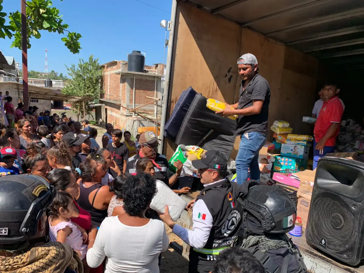 Gracias a la solidaridad de los duranguenses, Gobierno del Estado entregó 20 toneladas de víveres a damnificados por Otis