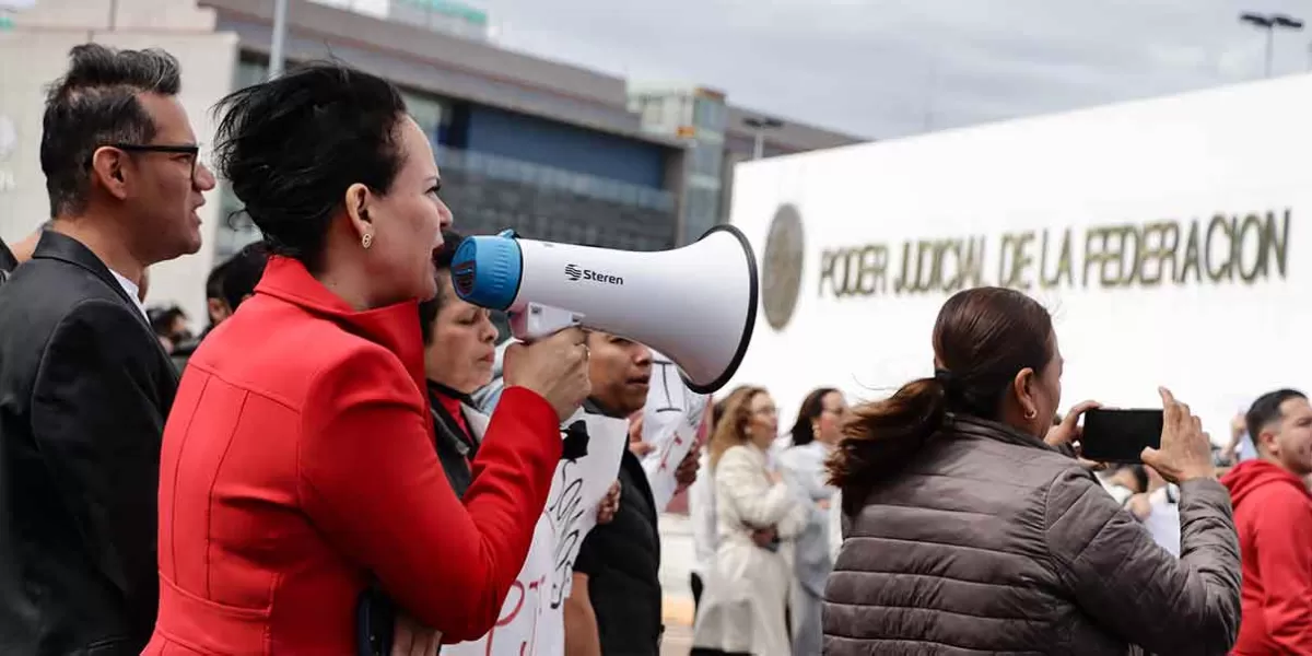 Protestan trabajadores del Poder Judicial Federal en Puebla por recortes