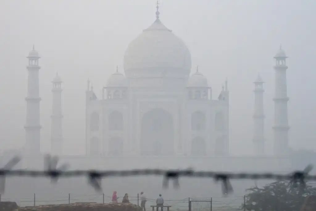Taj Mahal smog
