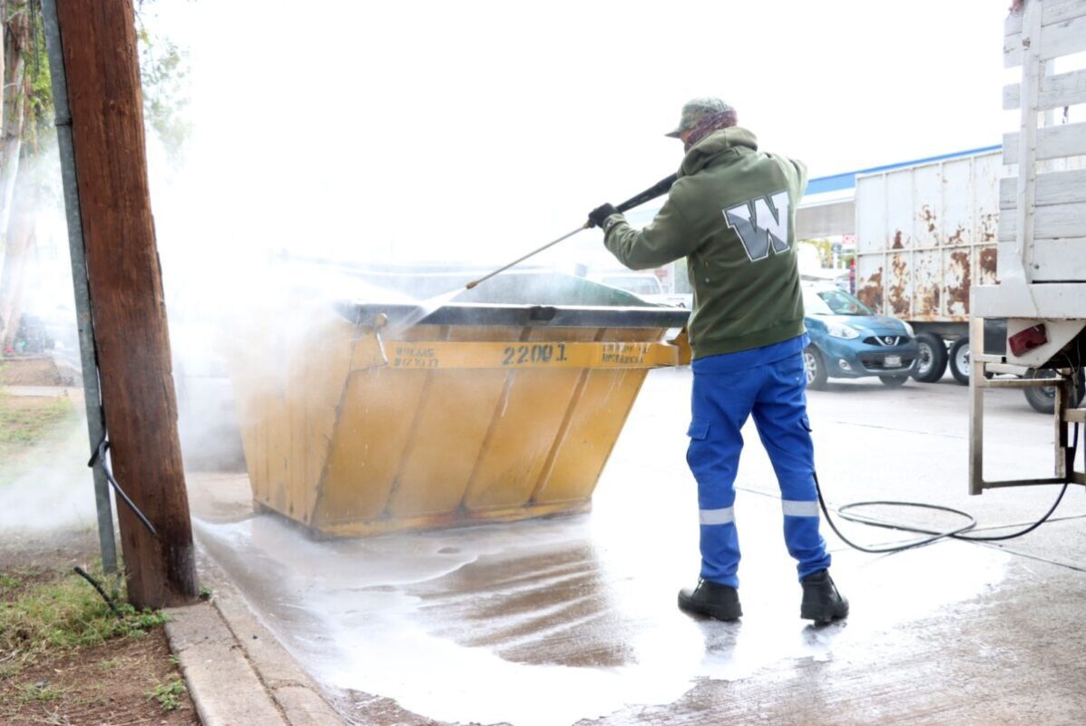 Refuerzan el lavado de contenedores en la capital de Aguascalientes