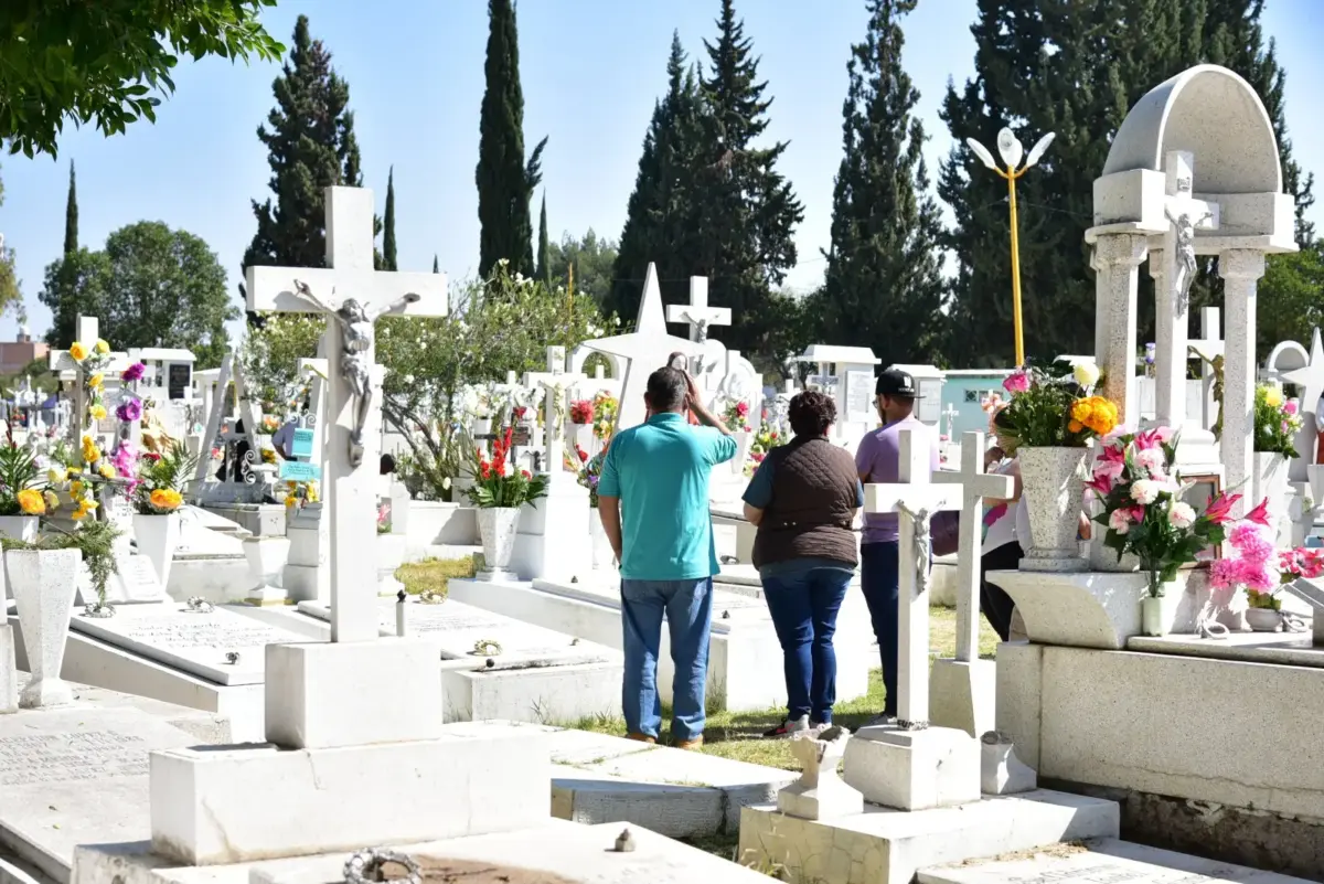 Panteones de la capital tendrán un horario especial este 1 y 2 de noviembre
