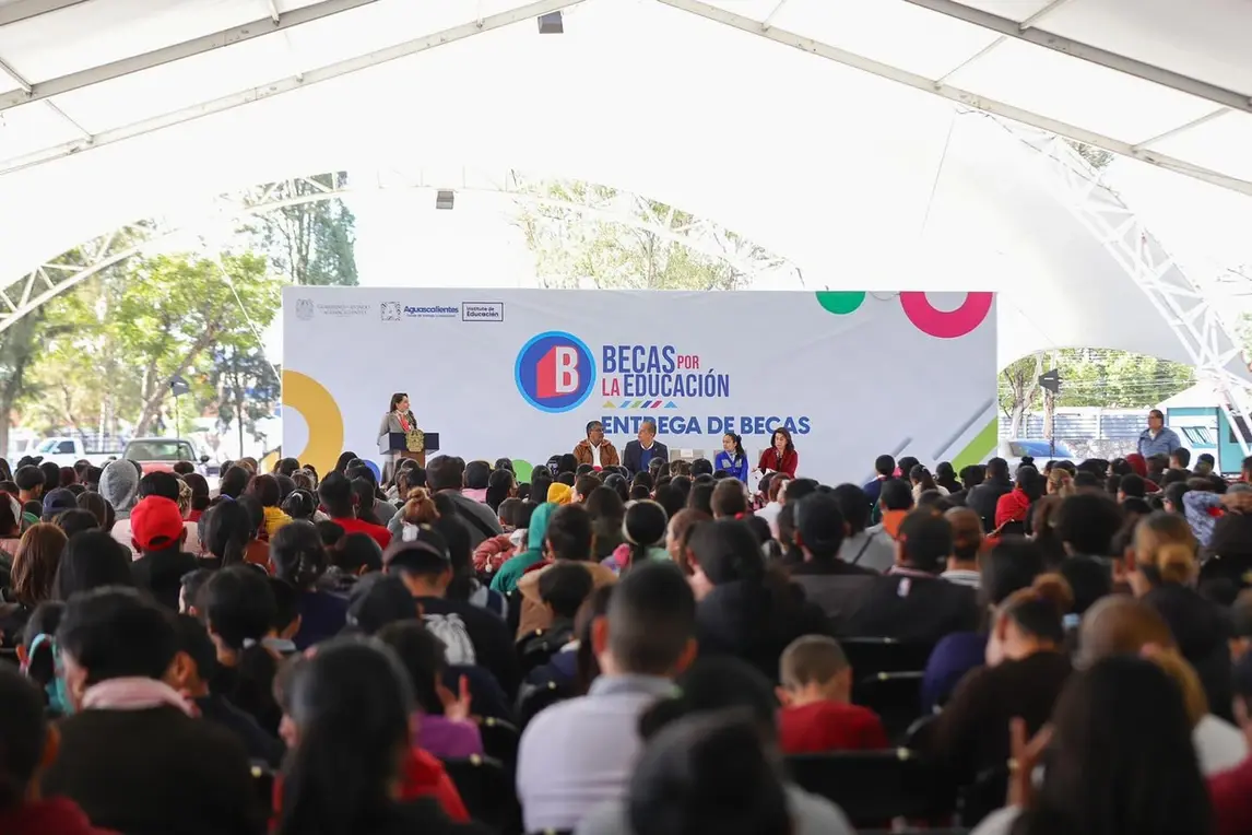 IEA concluye con entrega de becas en los municipios de Aguascalientes