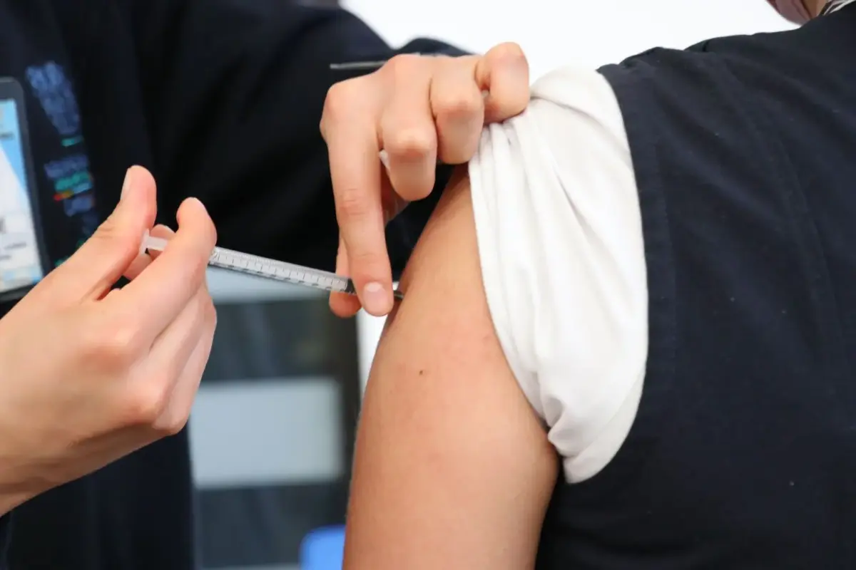 Verificará ISSEA venta de vacunas contra el Covid-19 en farmacias