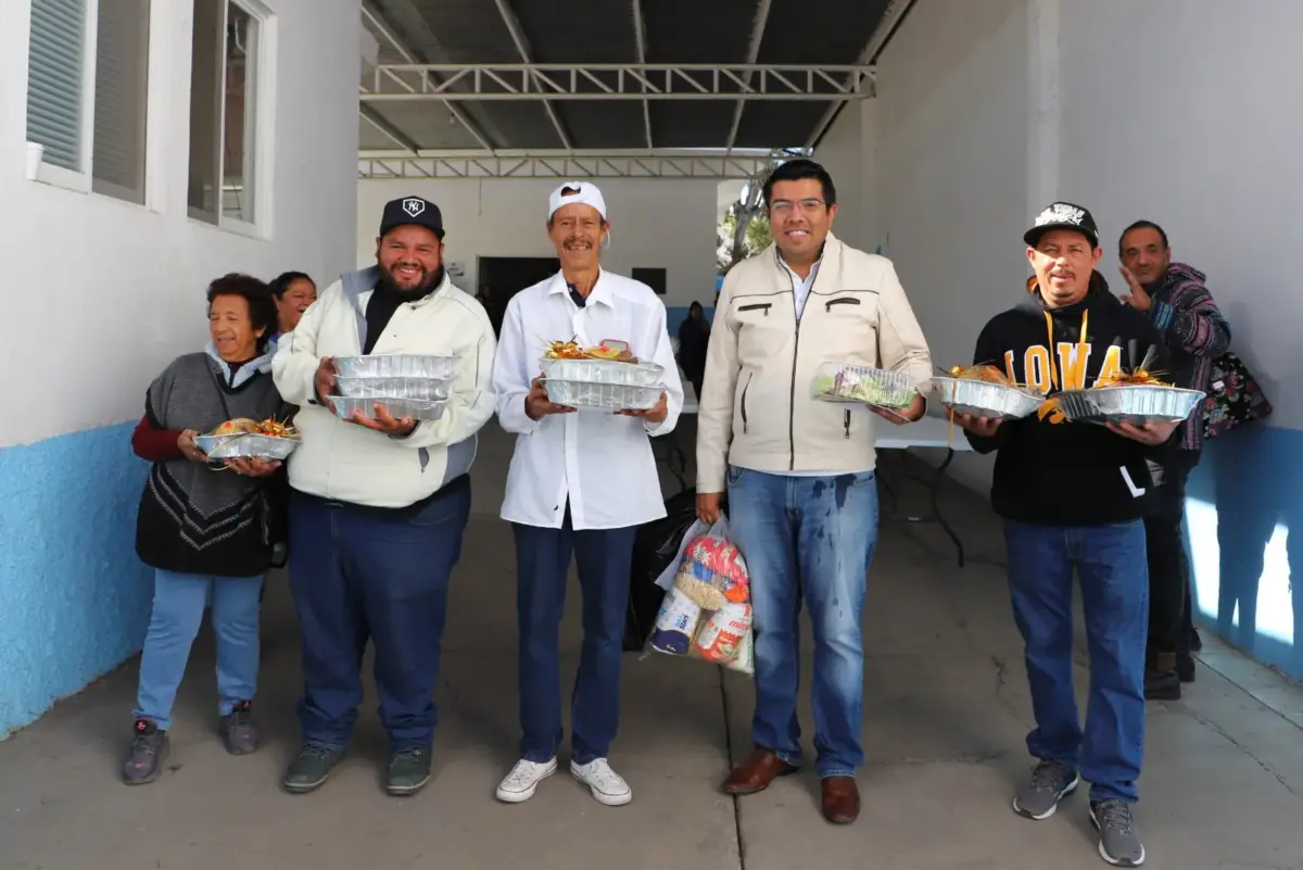 DIF de Jesús María reparte cenas navideñas a familias vulnerables
