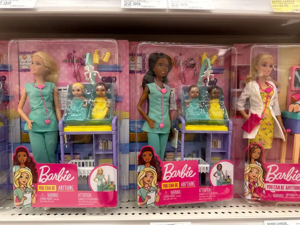 Faltan especialidades y subespecialidades en las profesiones de Barbie: investigadores