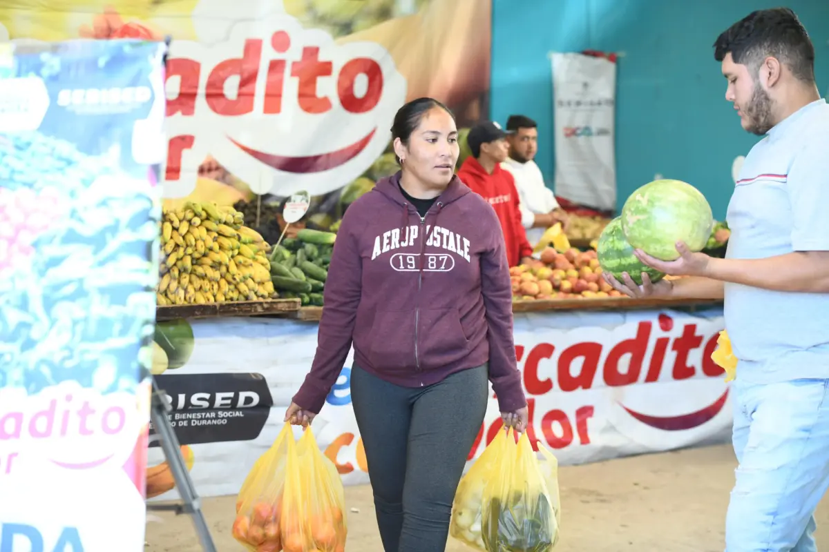 Frutas y verduras a bajo costo se ofertan en “El Mercadito con Valor”