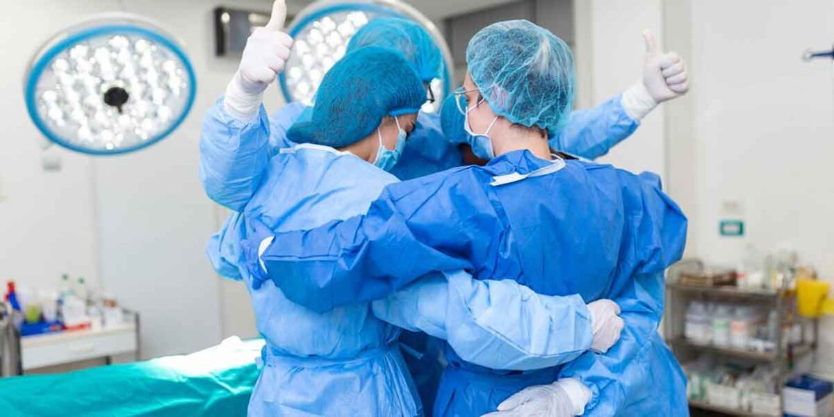 Celebra Clínica de Vesícula Biliar éxito del 99% en cirugías con pacientes