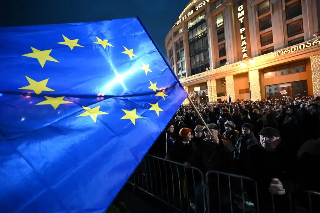 UE firma reforma migratoria con controles más estrictos y solidaridad obligatoria