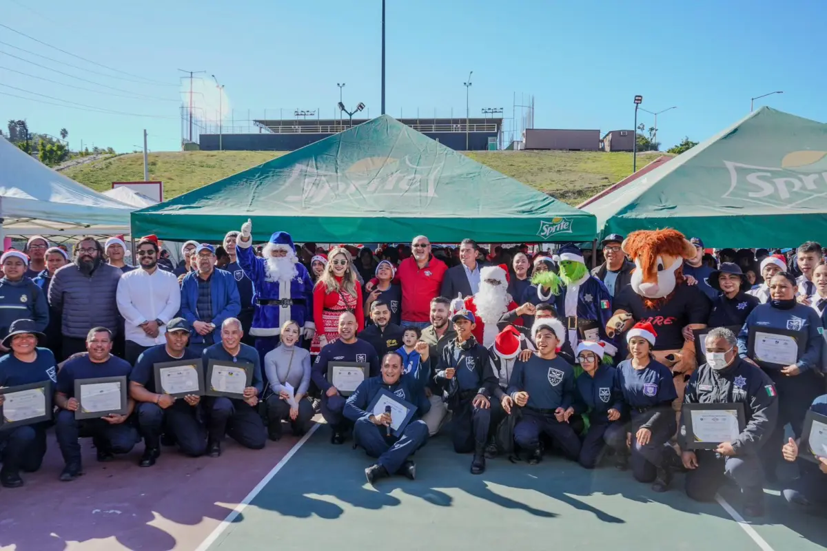 Más de 800 inscritos en la policía juvenil participaron en posada