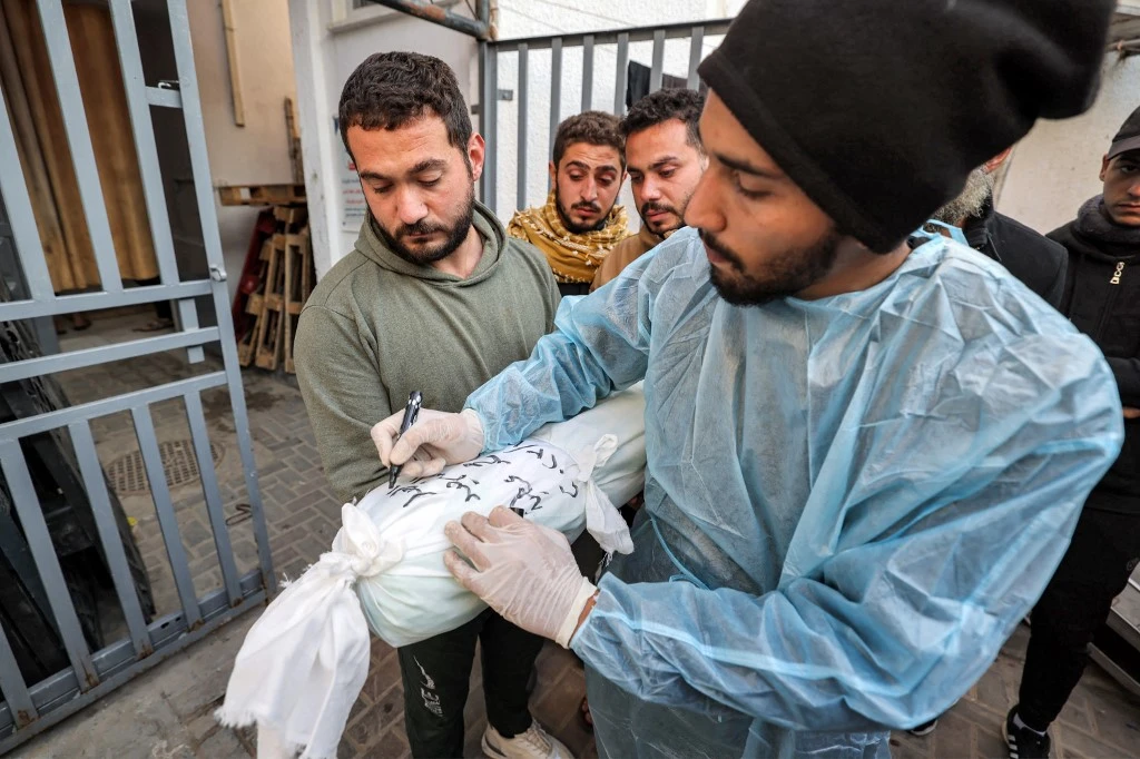 Norte de Gaza se queda sin hospitales funcionales; los heridos solo &#8216;esperan morir&#8217;